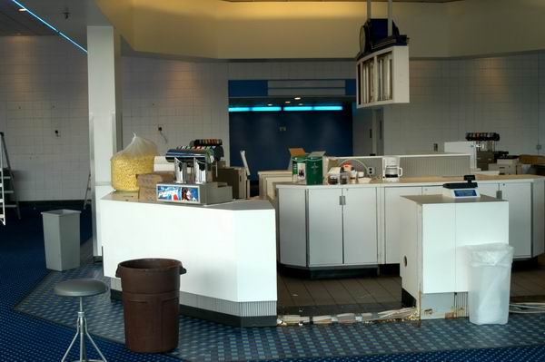 Showcase Cinemas Pontiac 6-12 - April 2003 (newer photo)